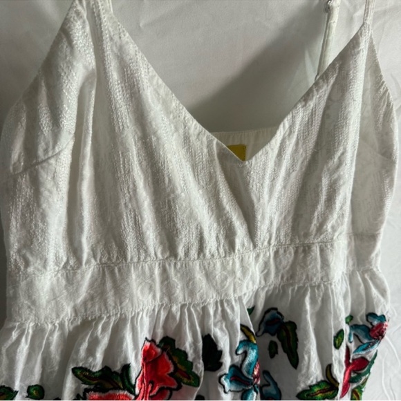Maeve Anthropologie Sereno White Embroidered Rose Sleeveless Camisole Top Size 0 - Picture 8 of 9